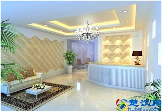 服務(wù)和裝修搭配起來,這樣                    美容院的外觀給人的第