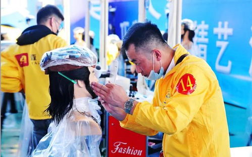 盧建明在太原慈善職業(yè)技術(shù)學校賽點觀摩第二屆全省職業(yè)技能大賽